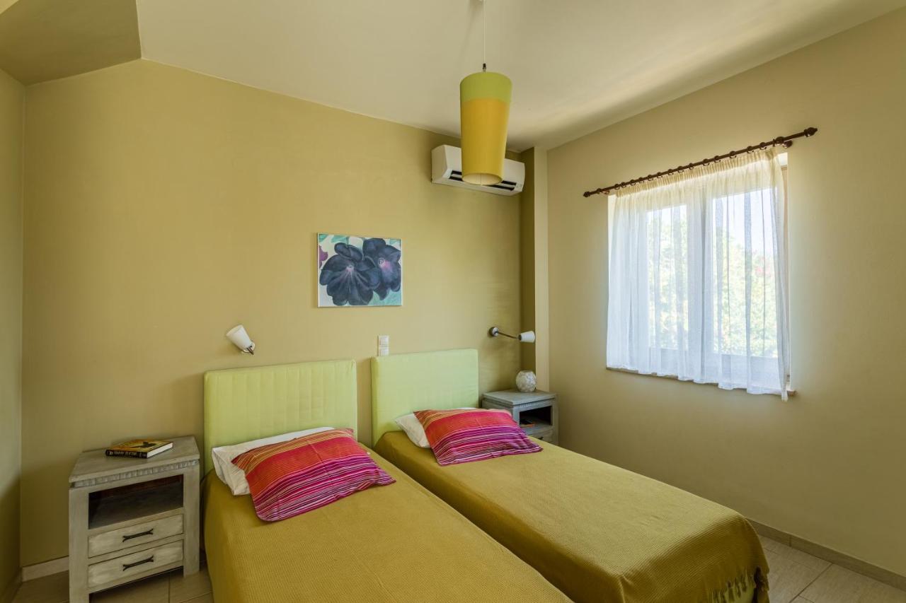 Tria Luxury Residences Stoúpa エクステリア 写真