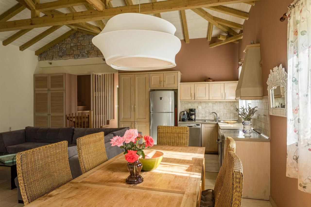 Tria Luxury Residences Stoúpa エクステリア 写真